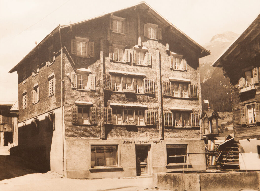 Old photo of the former Ustria Pensiun Hotel Alpina in Brigels