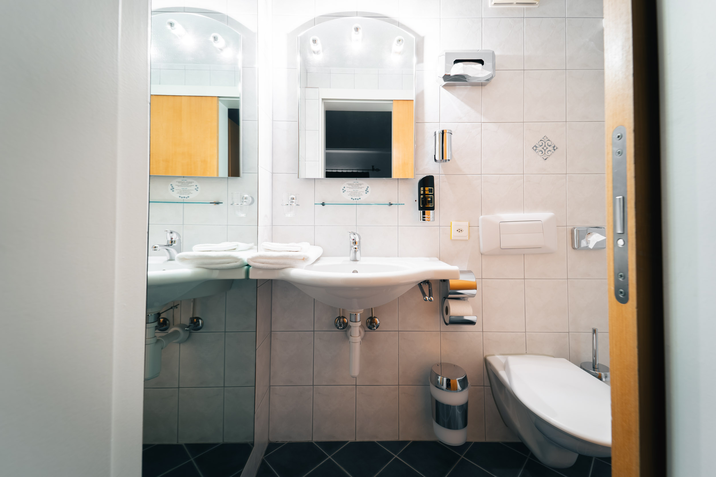 Bathroom of our single rooms with toilet and shower