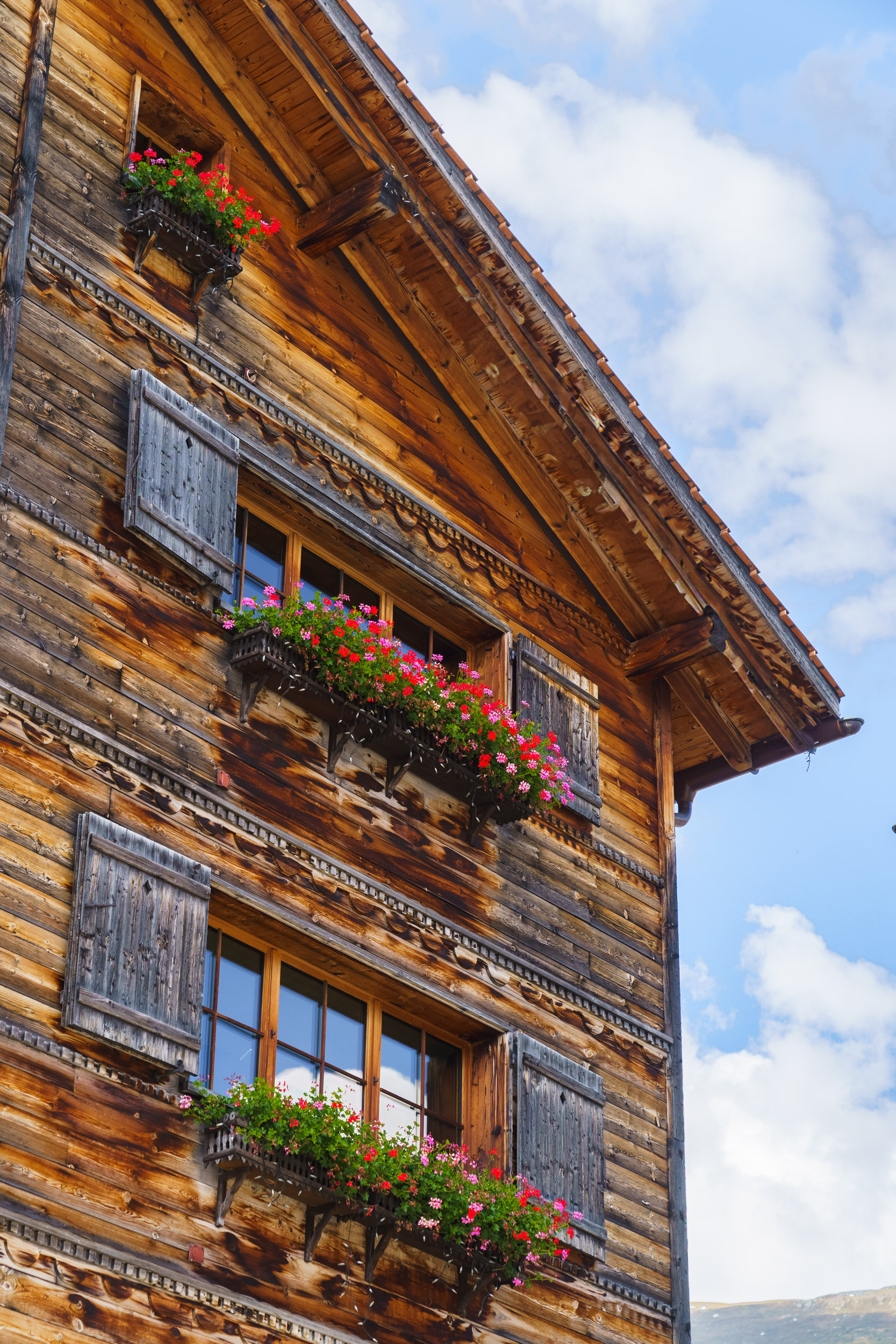 Facade view of the hotel in Breil Brigels