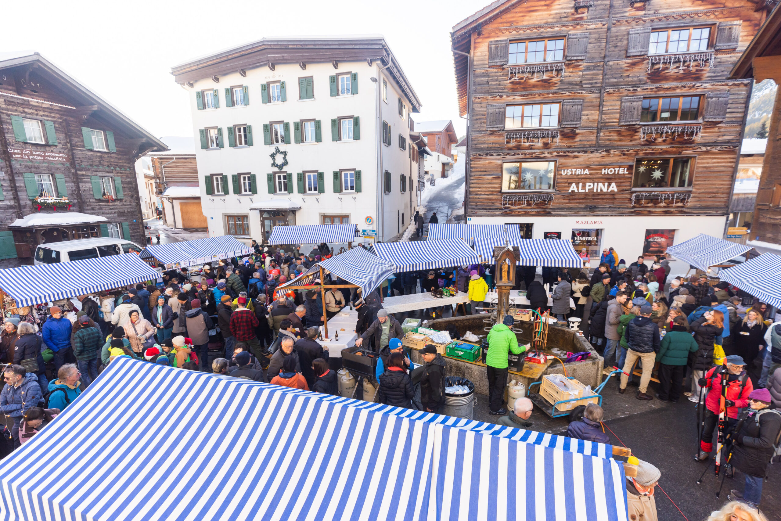 New Year’s Eve market in Brigels, right in front of Hotel Alpina in the village center