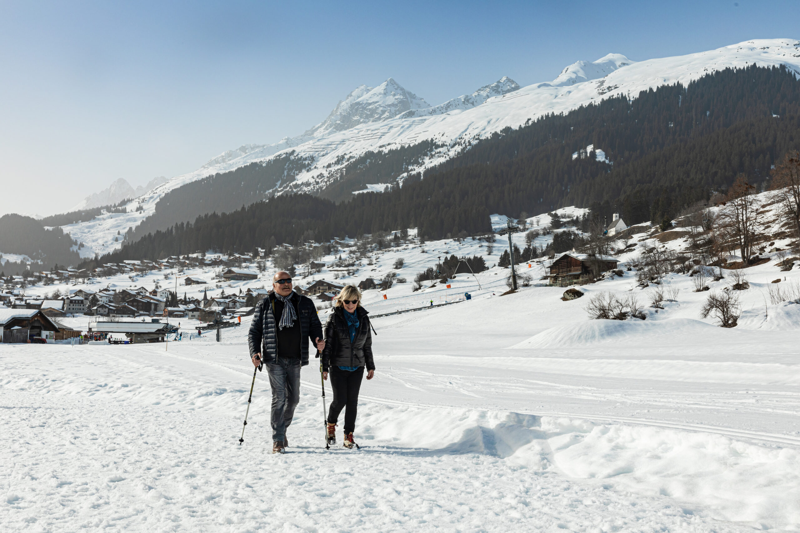 Hiking in the snow in Breil Brigels